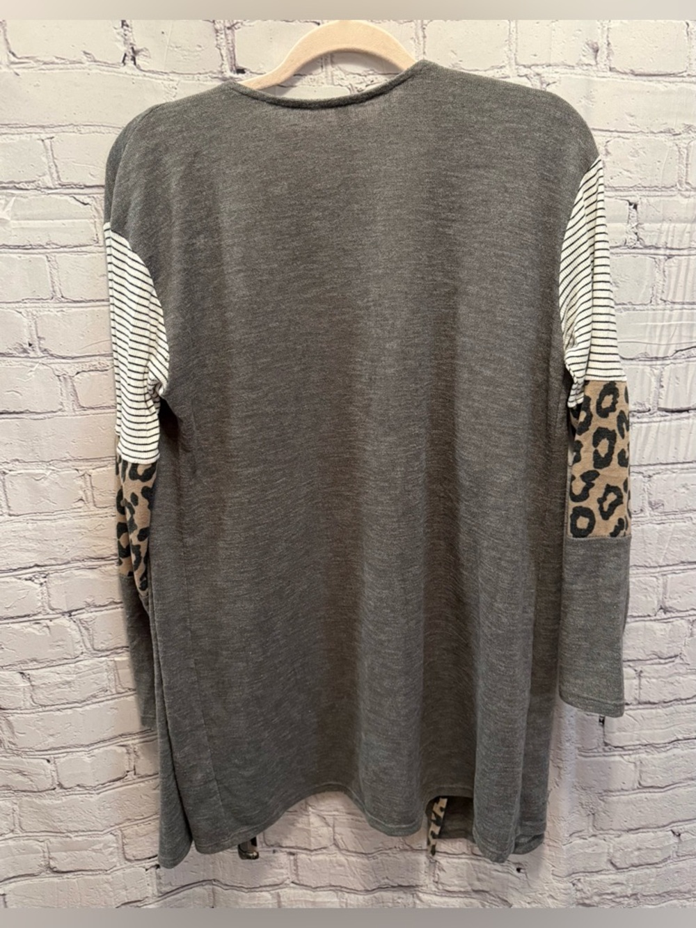 Women's Gray Open-Front Cardigan with Leopard-Trim Accent - Picture 5 of 7